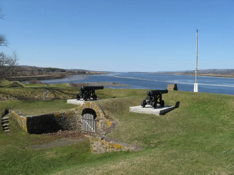 Annapolis Royal Day Trip or Overnight? How to Decide