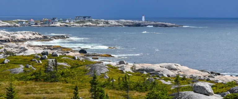Peggy’s Cove Without the Worst Crowds: Timing, Parking, and What to Expect